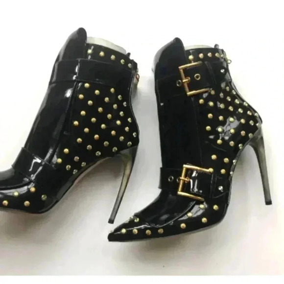 Alexander McQueen Shoes - Alexander Mcqueen Studded Leather Ankle Boots Black size 36